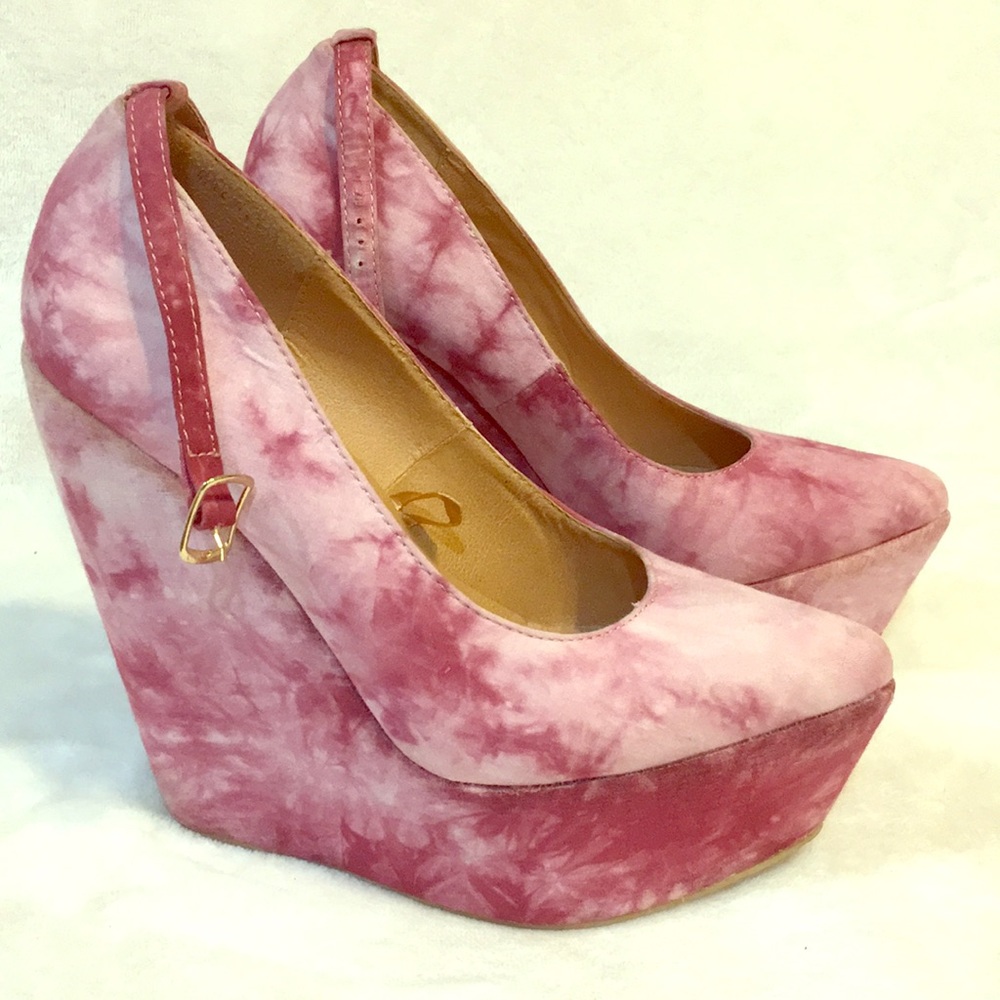 Tie dye wedges